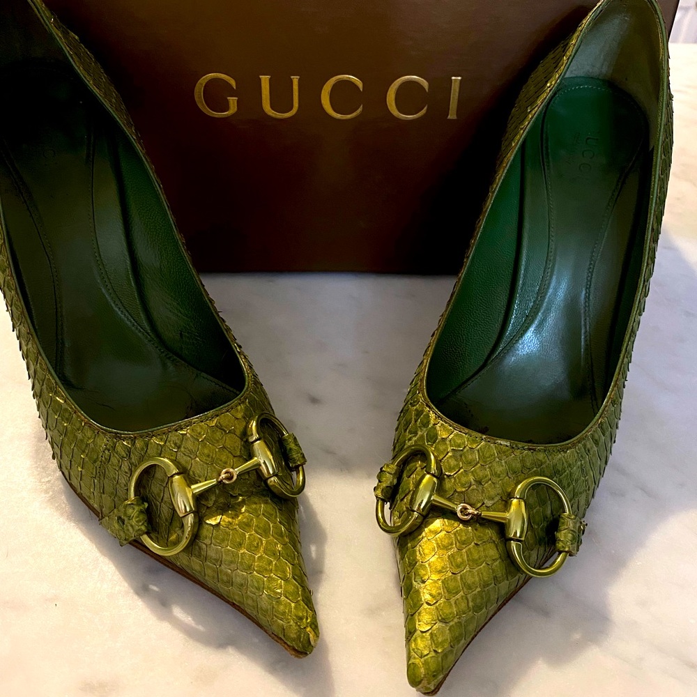 GUCCI HORSEBIT PUMPS 9 pointy green snakeskin reptile silver